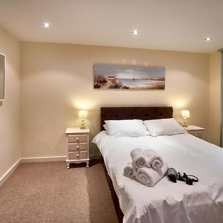 The Paramount, Swindon Bagian luar foto
