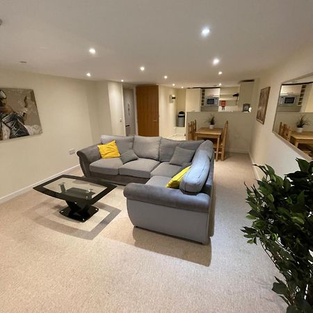 The Paramount, Swindon Bagian luar foto