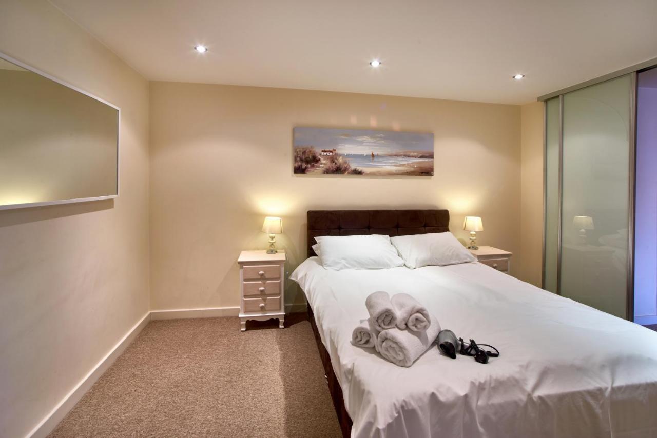 The Paramount, Swindon Bagian luar foto