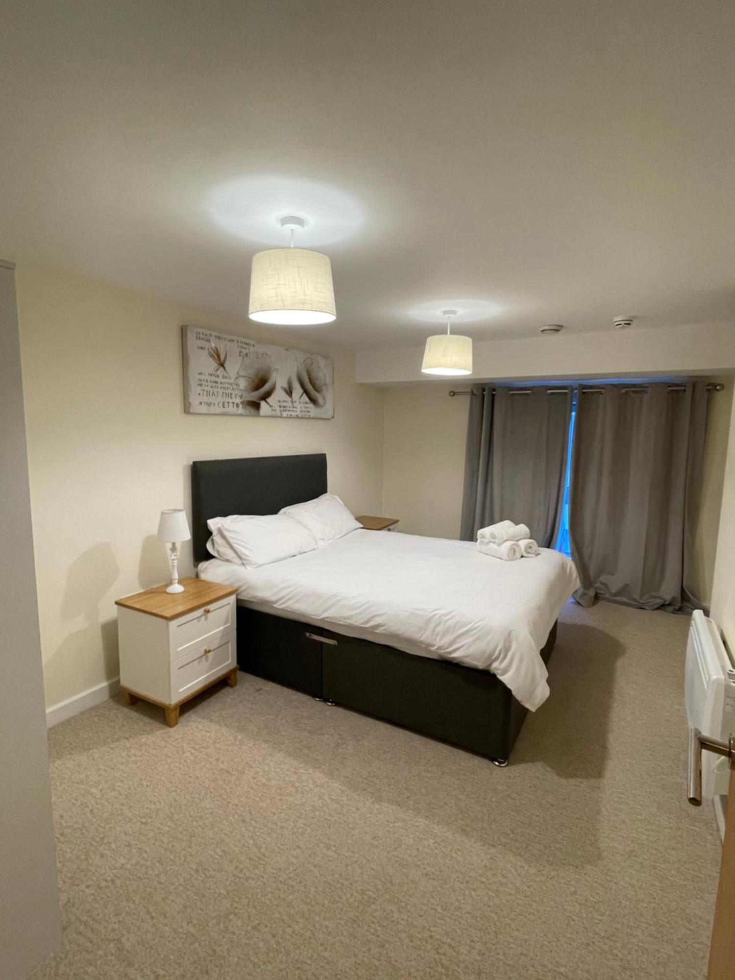 The Paramount, Swindon Bagian luar foto
