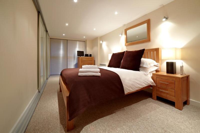 The Paramount, Swindon Bagian luar foto