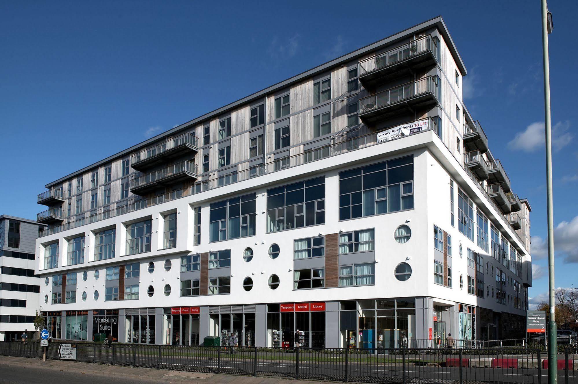 The Paramount, Swindon Bagian luar foto
