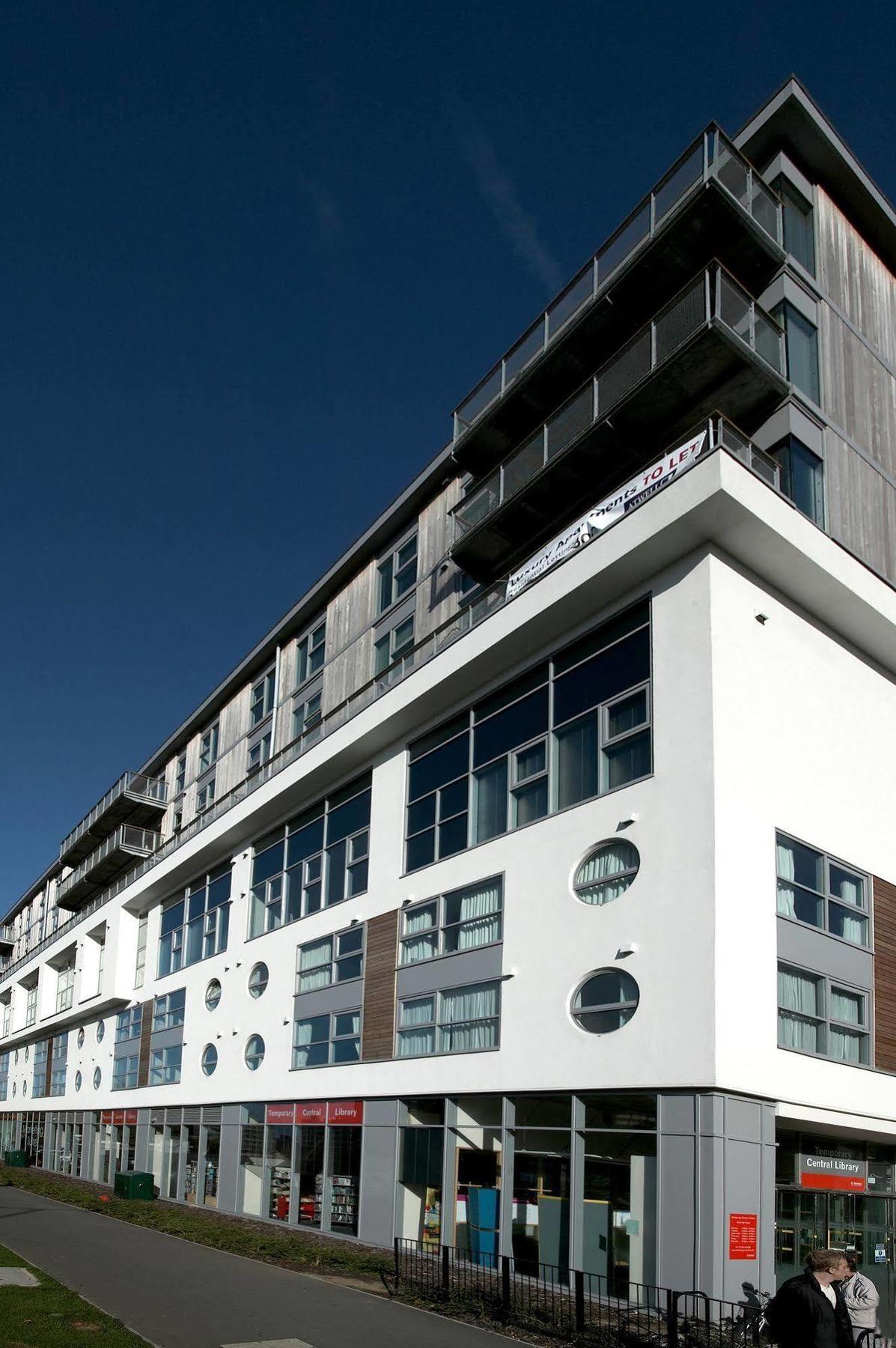 The Paramount, Swindon Bagian luar foto