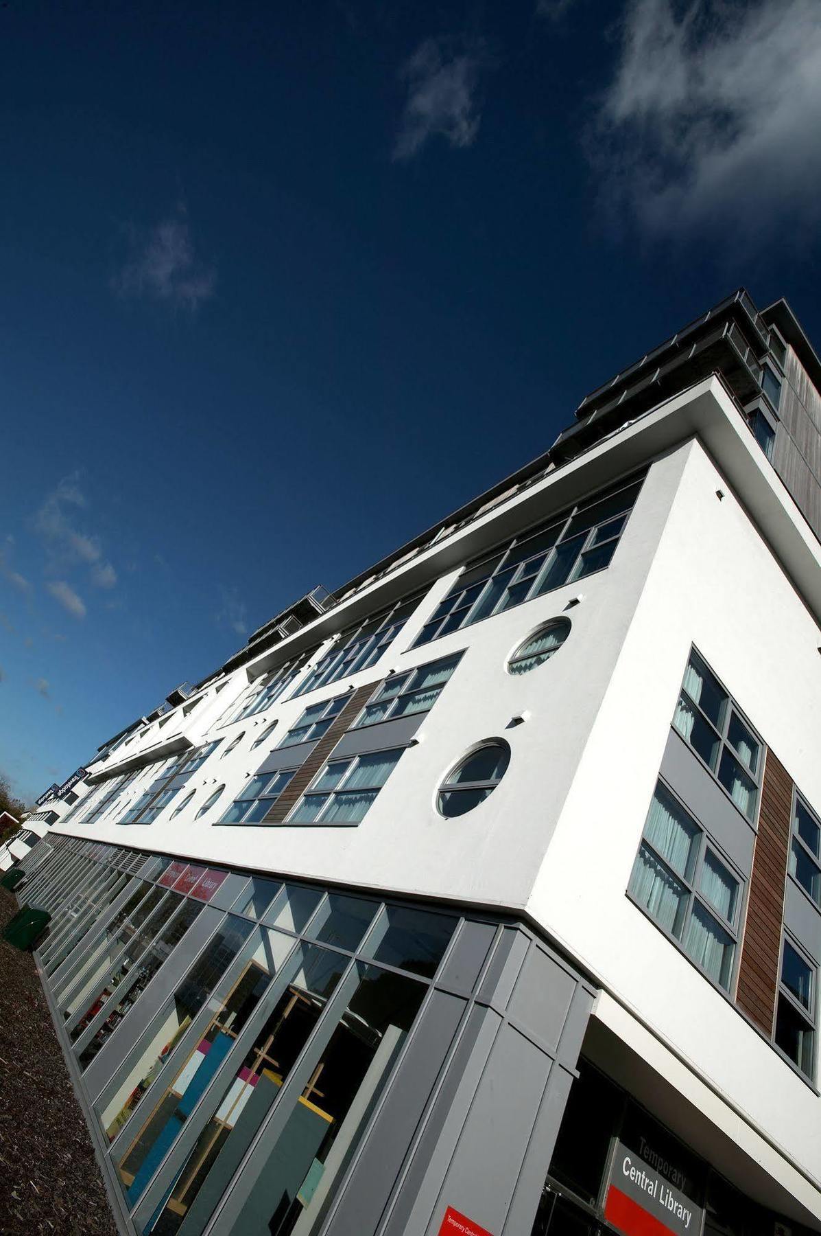 The Paramount, Swindon Bagian luar foto