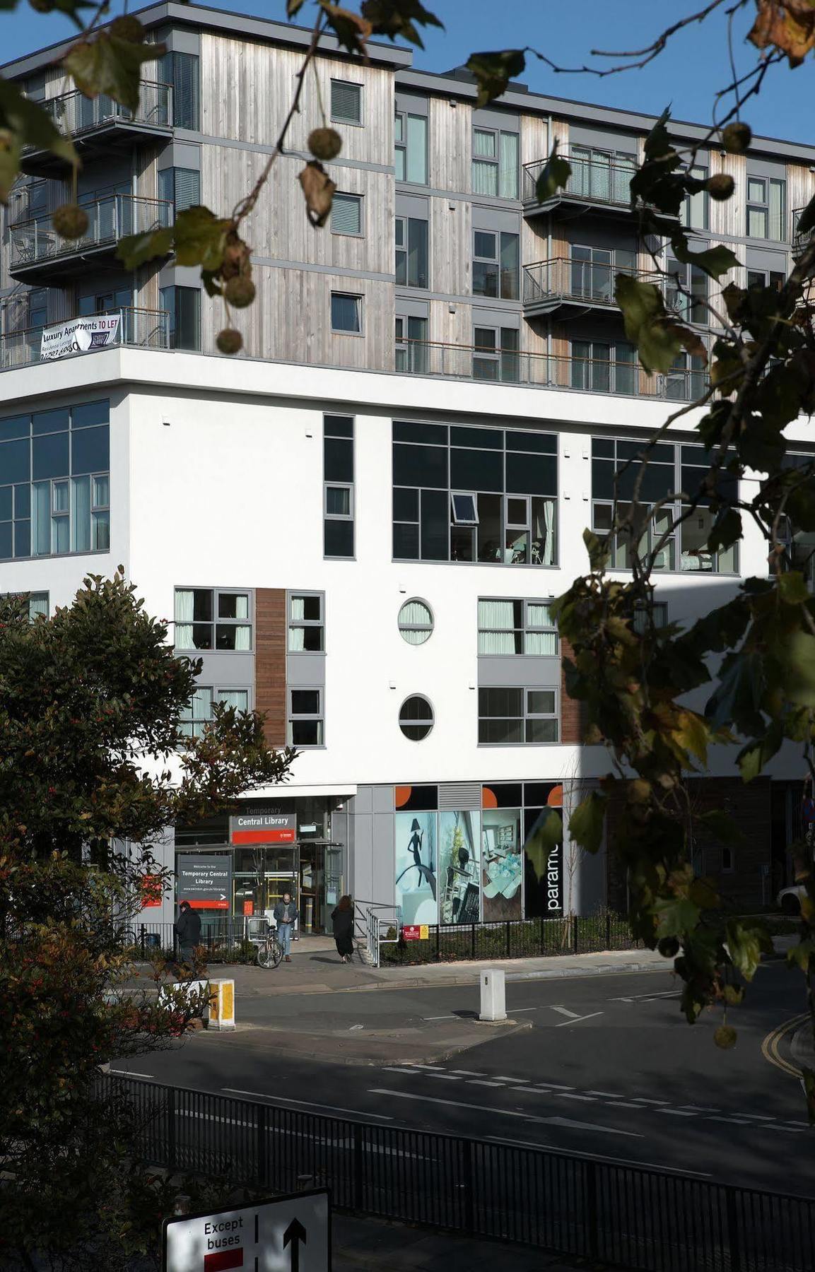 The Paramount, Swindon Bagian luar foto