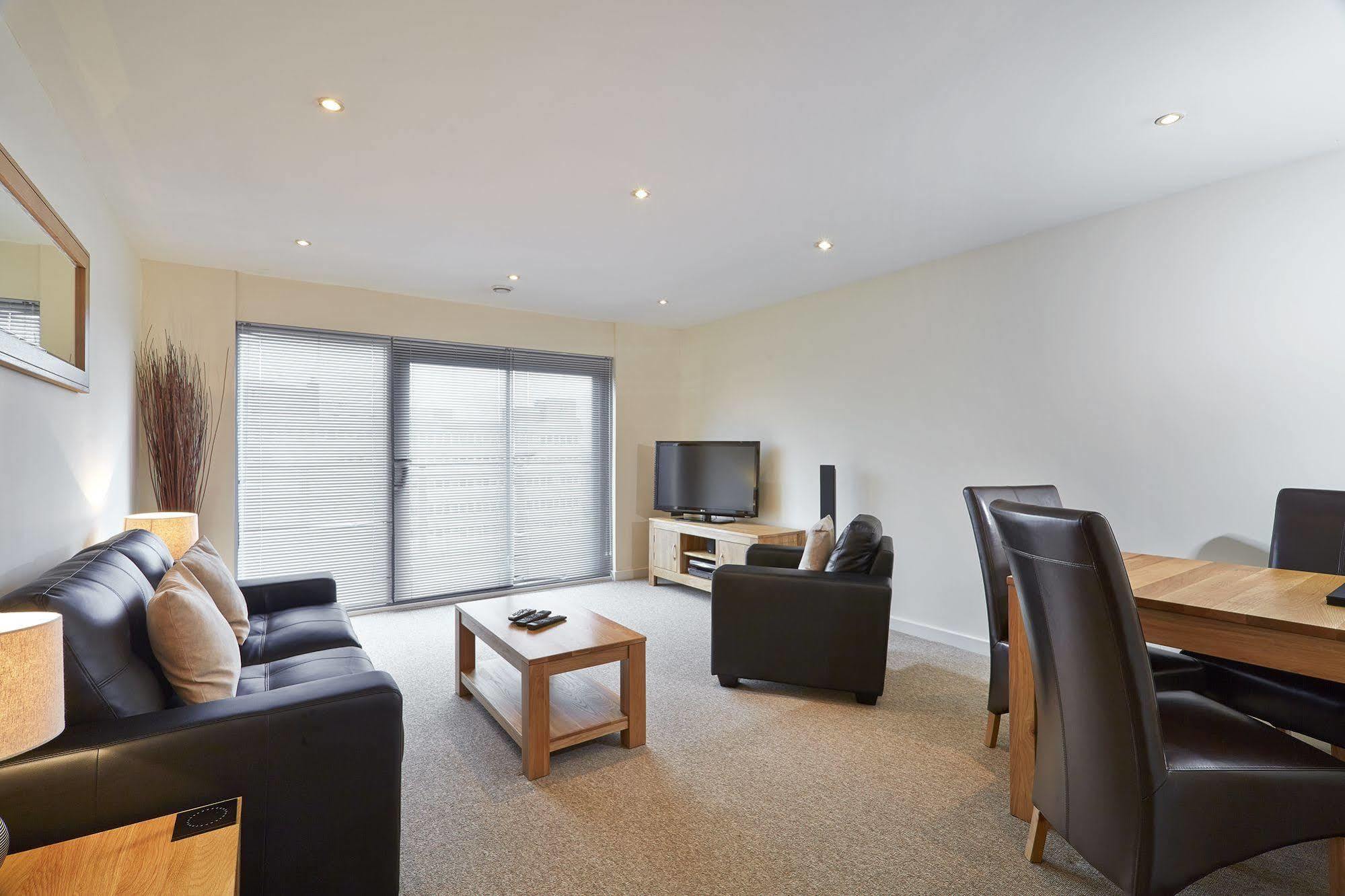 The Paramount, Swindon Bagian luar foto