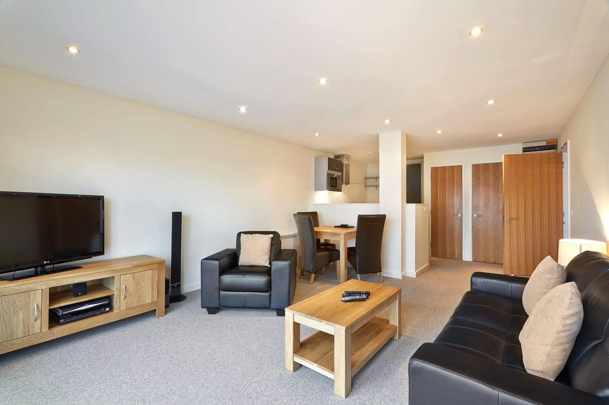The Paramount, Swindon Bagian luar foto