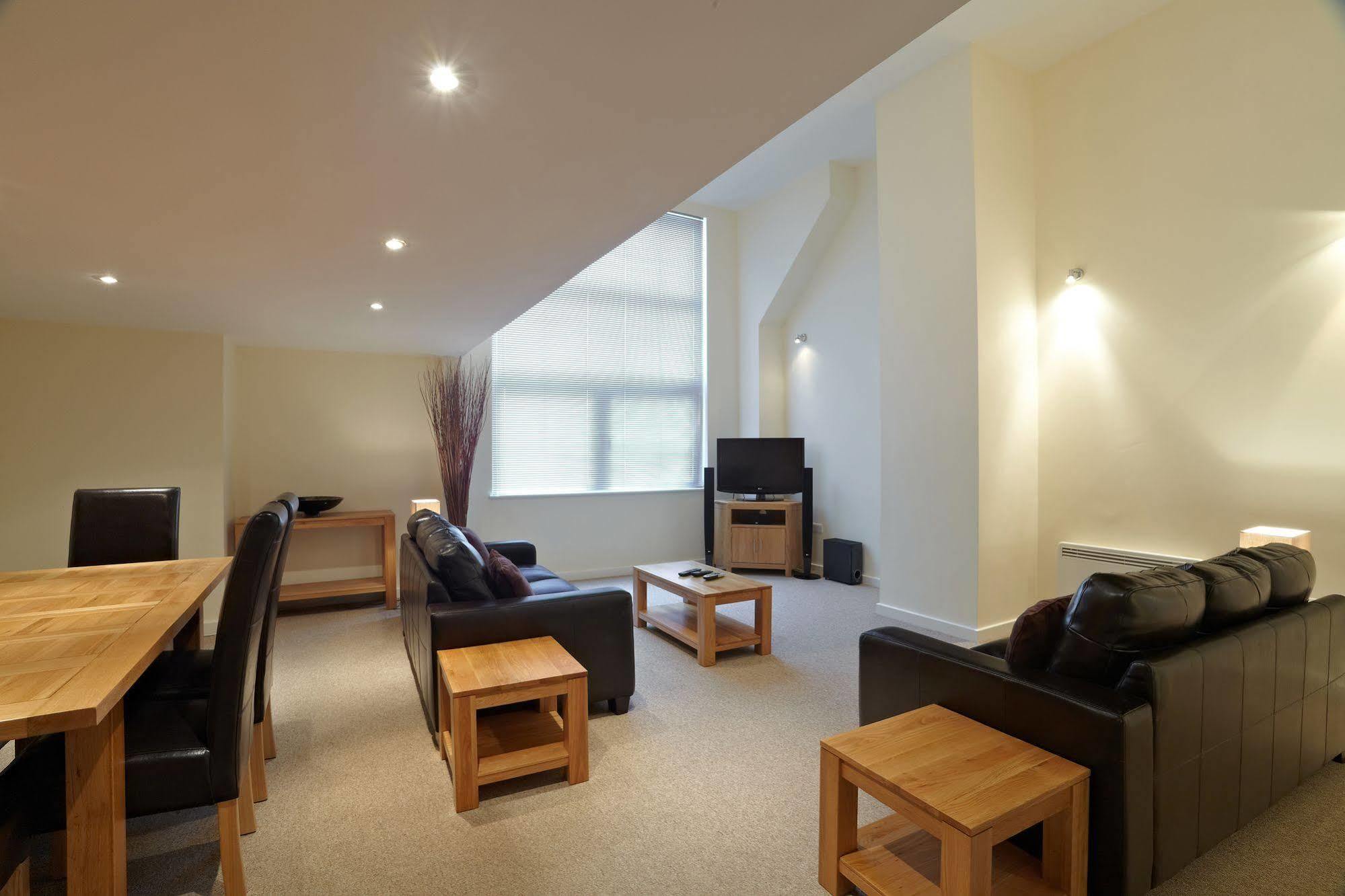 The Paramount, Swindon Bagian luar foto