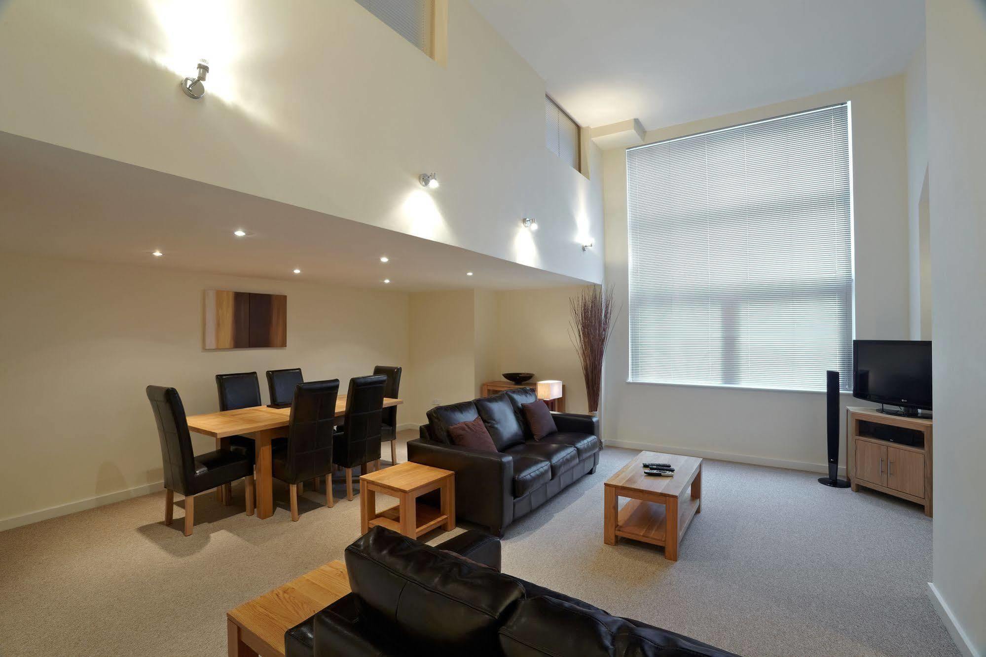 The Paramount, Swindon Bagian luar foto