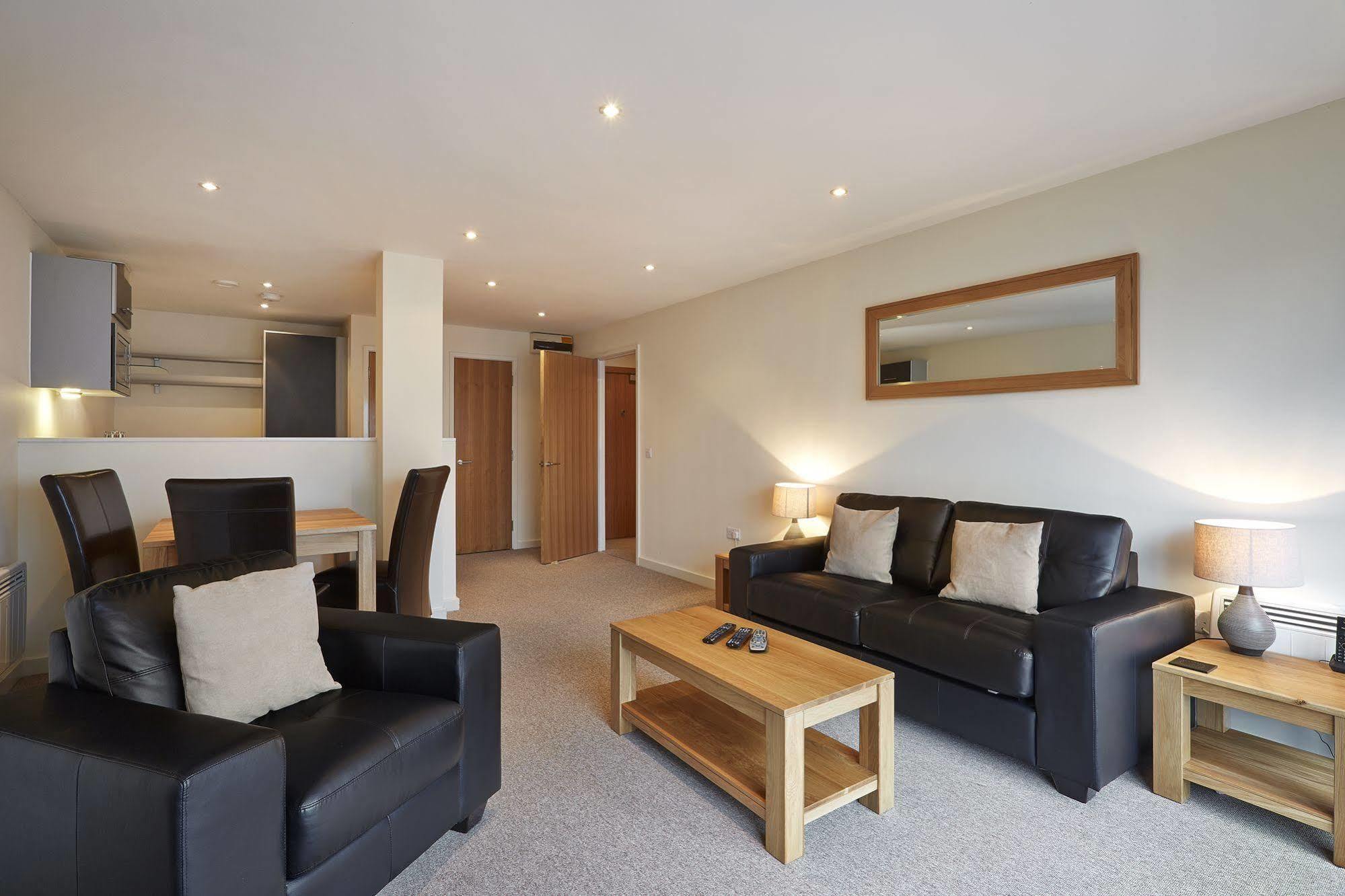 The Paramount, Swindon Bagian luar foto