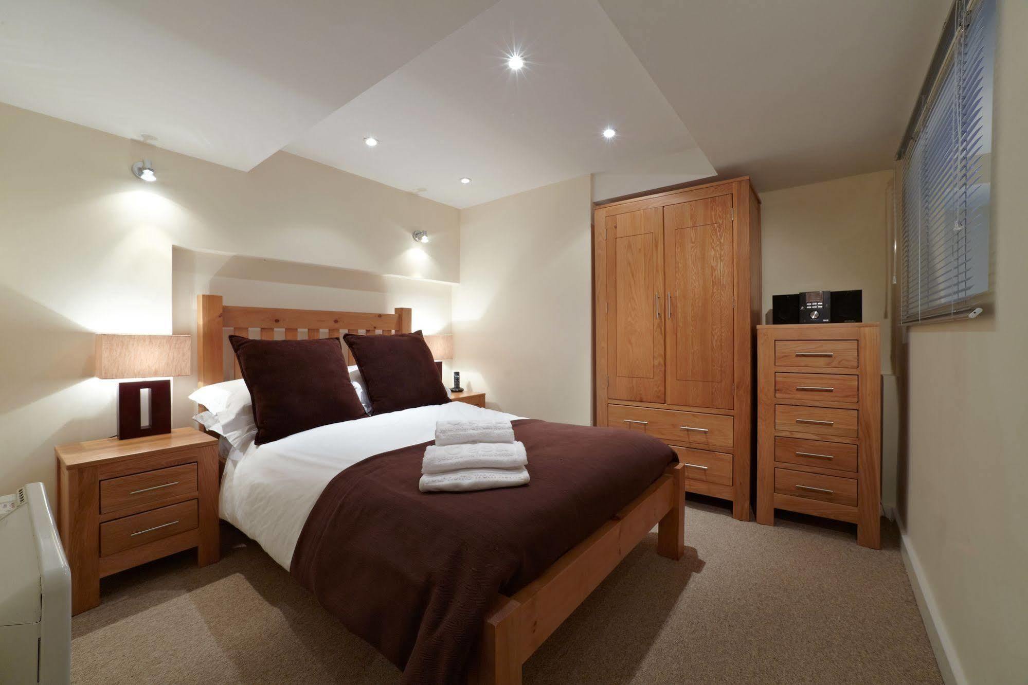 The Paramount, Swindon Bagian luar foto