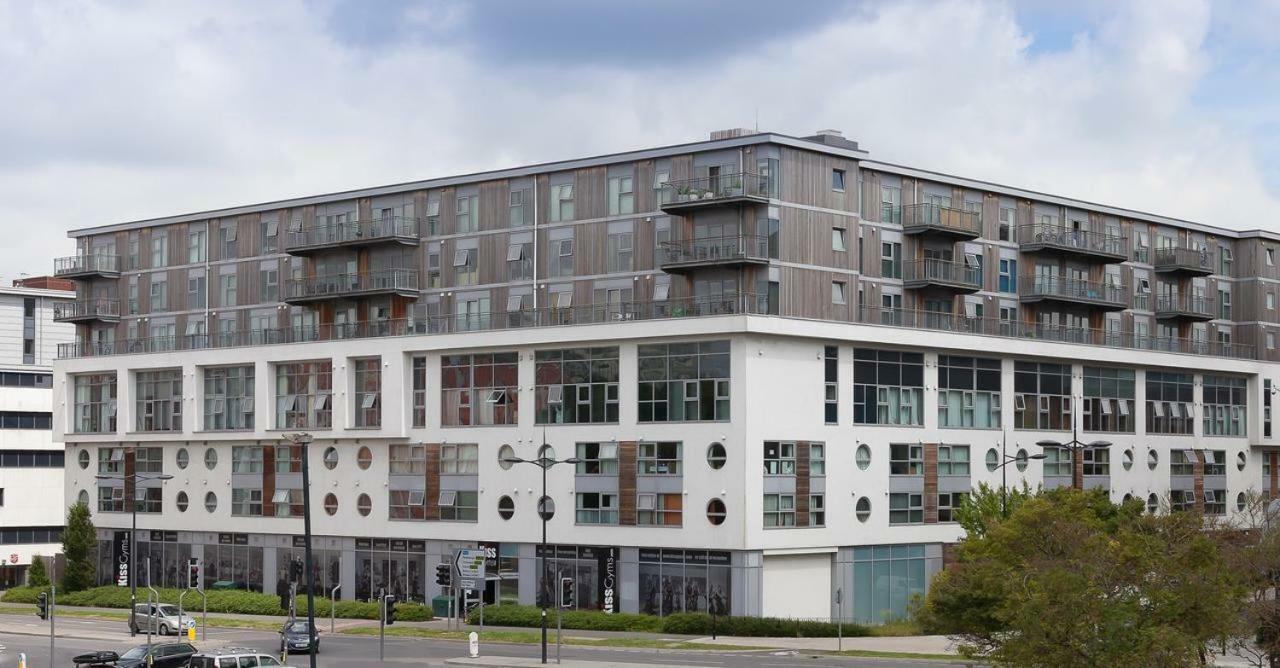 The Paramount, Swindon Bagian luar foto